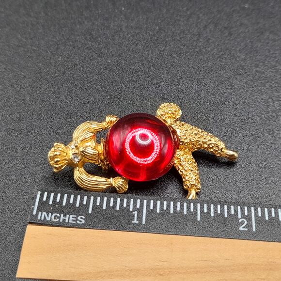 Vintage Poodle Brooch, Gold Tone, Red Glass Cabochon, 1960s Dog Pin - Picture 7 of 10